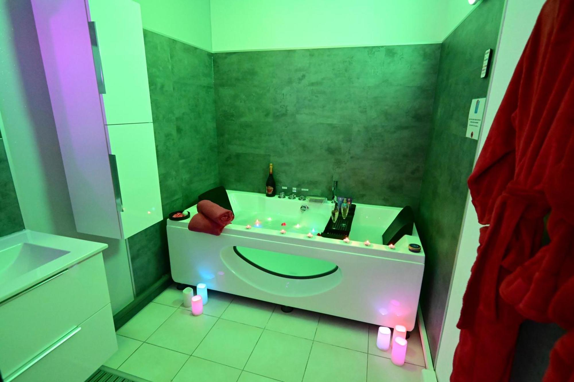 Love Room A Deux Pas De L'Ocean Avec Hammam, Sauna Et Bain A 2 :-) Biscarrosse Buitenkant foto