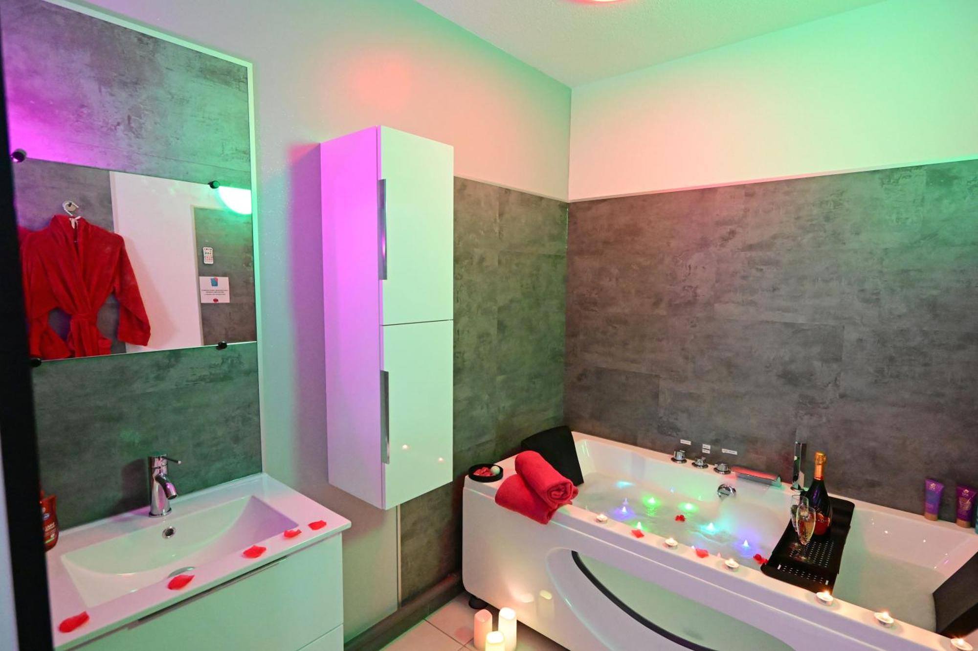 Love Room A Deux Pas De L'Ocean Avec Hammam, Sauna Et Bain A 2 :-) Biscarrosse Buitenkant foto
