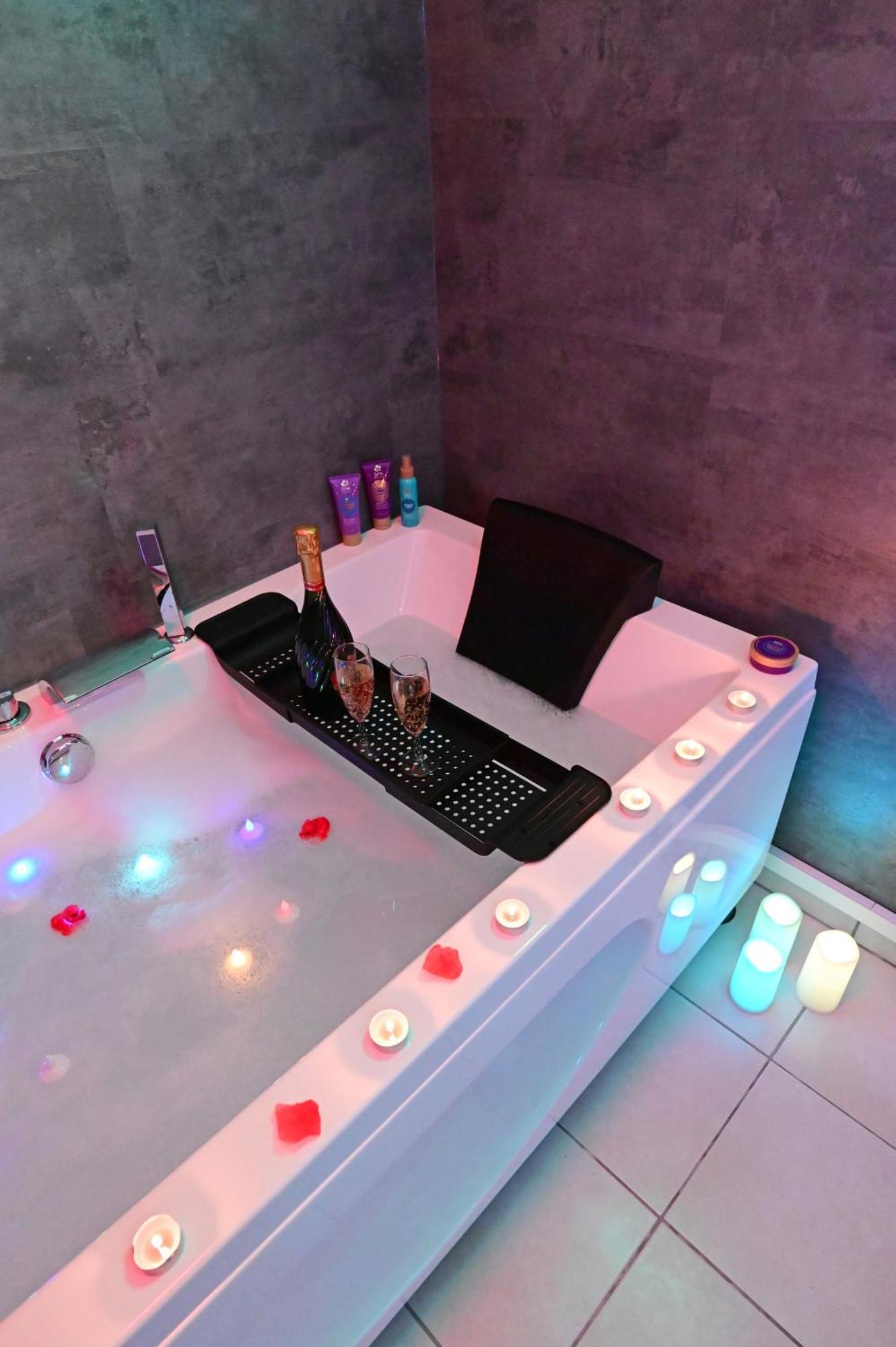 Love Room A Deux Pas De L'Ocean Avec Hammam, Sauna Et Bain A 2 :-) Biscarrosse Buitenkant foto