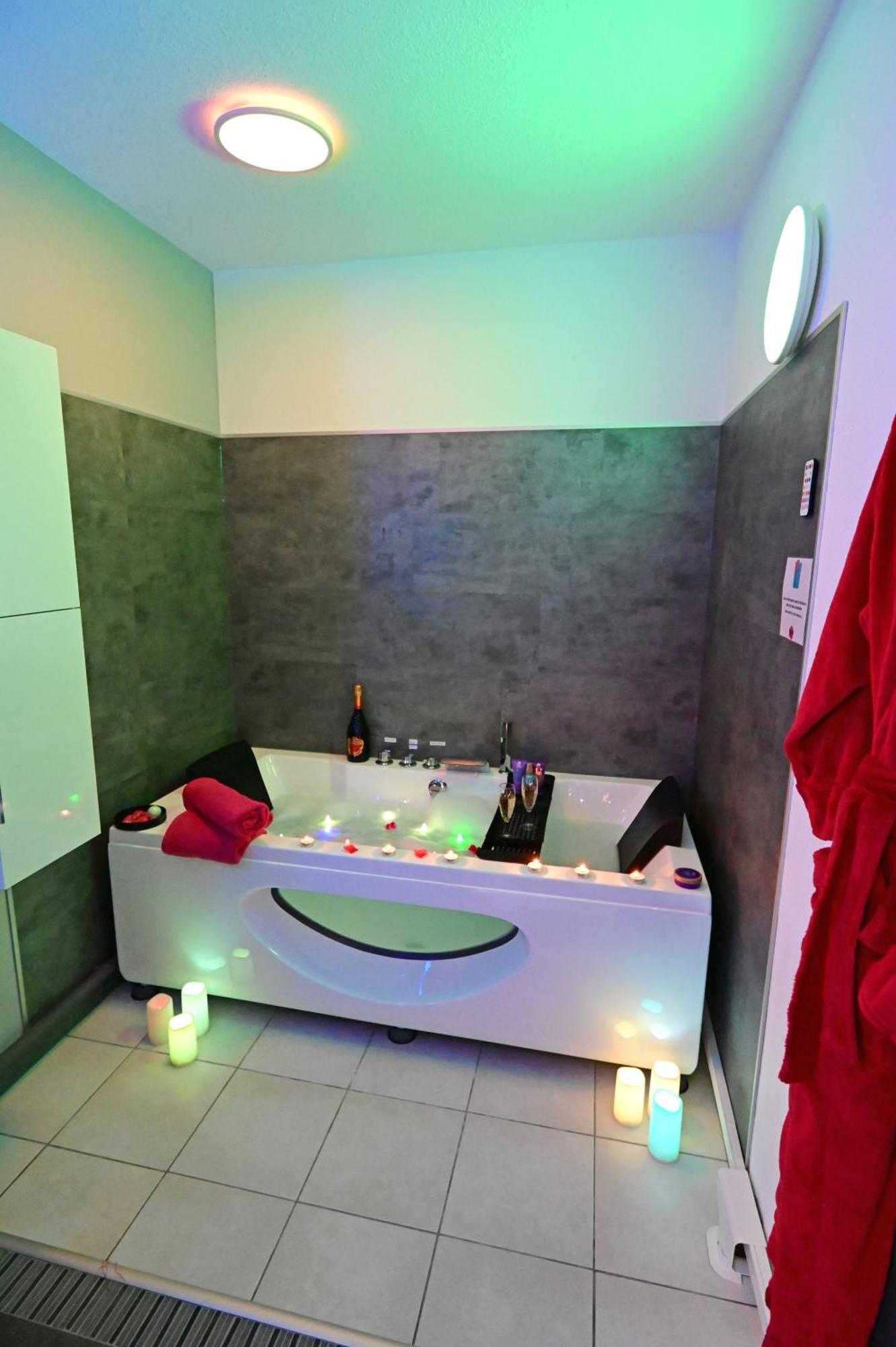 Love Room A Deux Pas De L'Ocean Avec Hammam, Sauna Et Bain A 2 :-) Biscarrosse Buitenkant foto